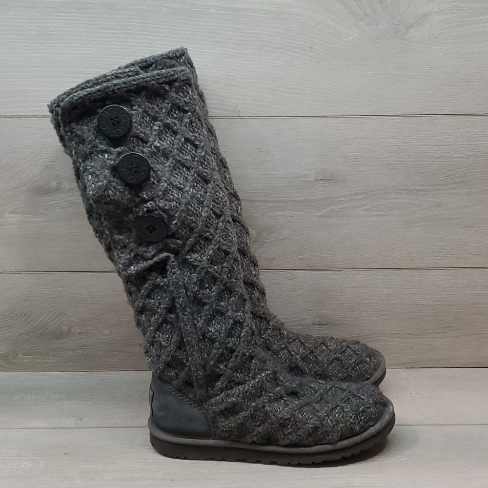 Ugg Australia Women Sweater Cardi 3 buttons Boots shoes sz 5